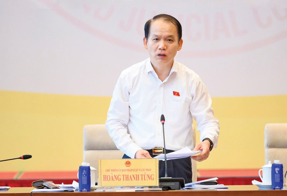 Chủ nhiệm Ủy ban Pháp luật và Tư pháp Hoàng Thanh Tùng chủ trì phiên họp cn-ubpl2.jpg