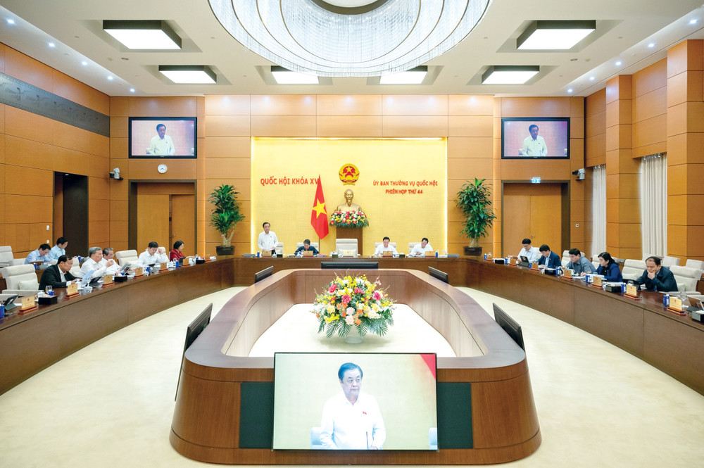 Quang cảnh phiên họp. Ảnh: Hồ Long ubtv-sang2.jpg