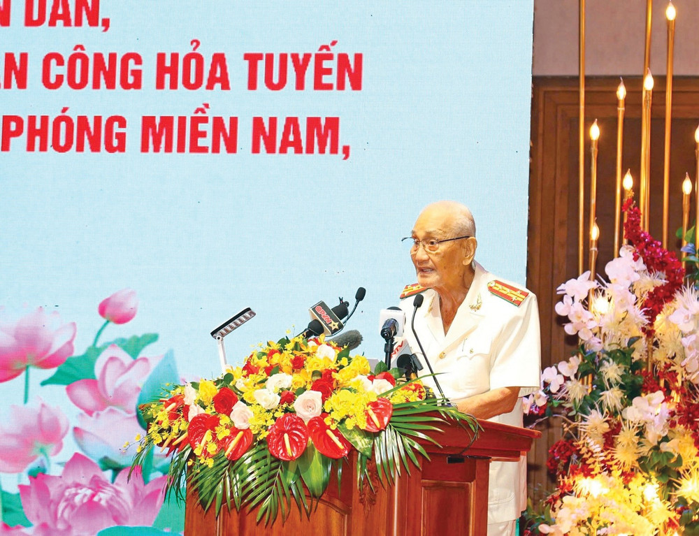 Các đại biểu chia sẻ tại cuộc gặp mặt. Ảnh: Hoa Lê db003-6575.jpg