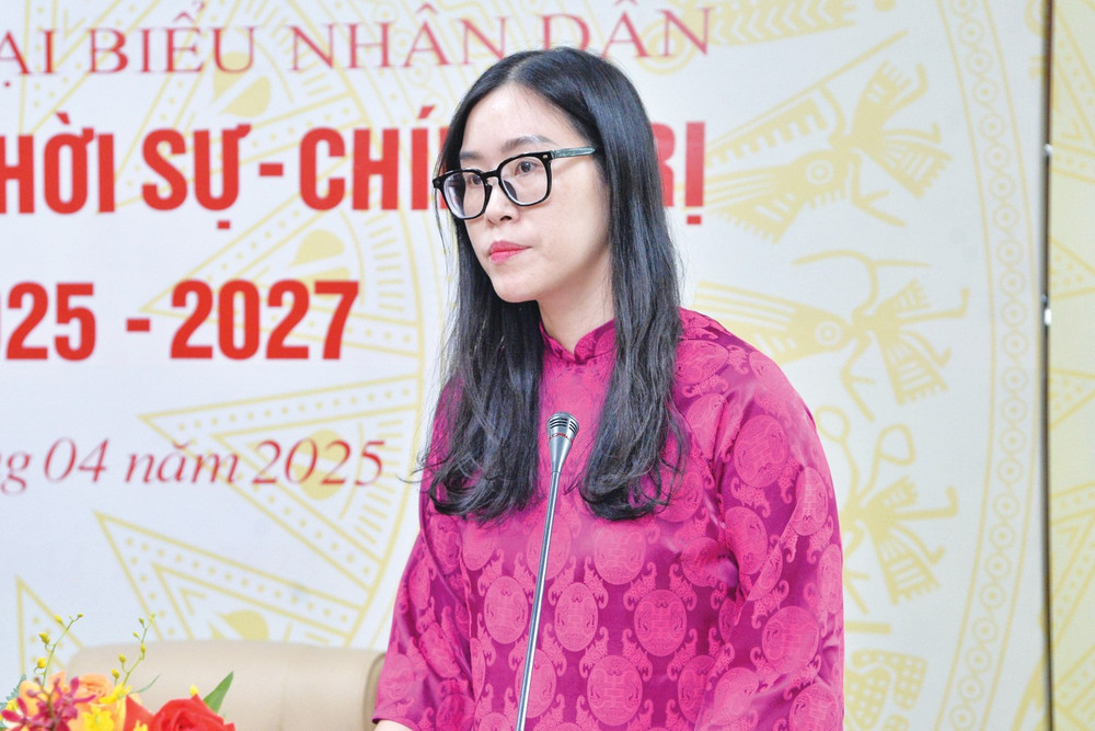 Phó Bí thư Chi bộ Ban Thời sự - Chính trị Vũ Thị Quỳnh Lan trình bày Báo cáo kiểm điểm của Chi ủy tại Đại hội Phó Bí thư Chi bộ Ban Thời sự - Chính trị Vũ Thị Quỳnh Lan trình bày Báo cáo kiểm điểm của Chi ủy tại Đại hội