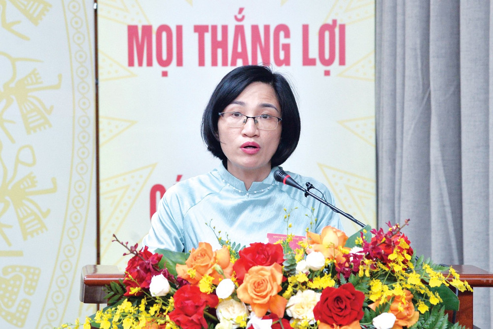 Đảng viên Nguyễn Hoàng Anh trình bày tham luận tại Đại hội Đảng viên Nguyễn Hoàng Anh trình bày tham luận tại Đại hội