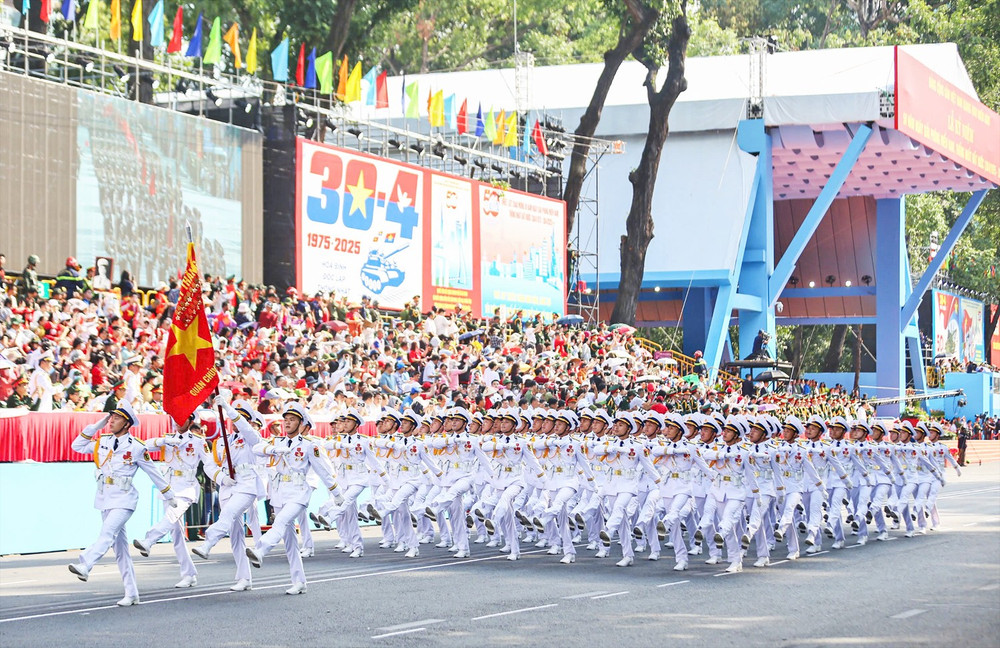 Lễ tổng duyệt diễu binh, diễu hành cấp Nhà nước chuẩn bị cho Lễ kỷ niệm 50 năm Giải phóng miền Nam, thống nhất đất nước diễn ra tại đường Lê Duẩn sáng 27.4. Ảnh: Văn Dũng nb1.jpg