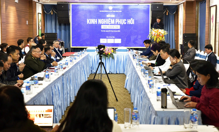 Toàn cảnh Diễn đàn “Kinh nghiệm phục hồi sau thiên tai”. Nguồn: Báo Nông nghiệp Việt Nam tim-kiem-giai-phap-xay-dung-cong-dong-an-toan-truoc-thien-tai-090330-543.jpg