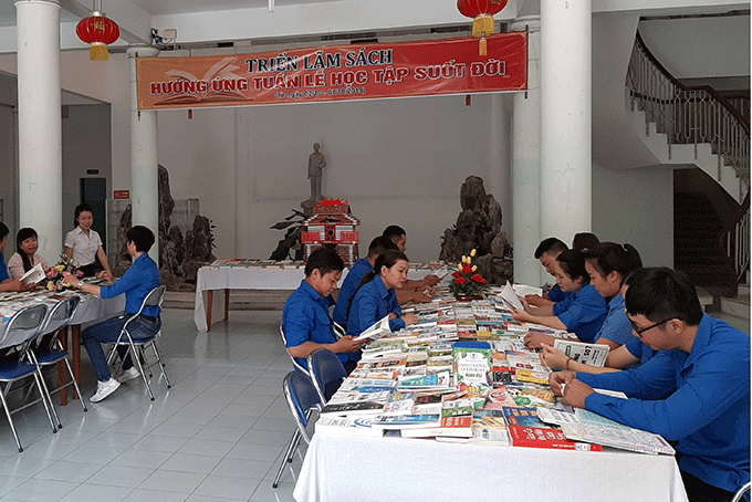 Thư viện tỉnh Khánh Hòa tổ chức nhiều hoạt động phục vụ người đọc Nguồn: baokhanhhoa.vn Thư viện tỉnh Khánh Hòa tổ chức nhiều hoạt động phục vụ người đọc Nguồn: baokhanhhoa.vn