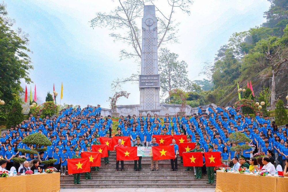 Mang yêu thương đến với thế hệ măng non – Khơi nguồn tương lai bền vững. anh-2.jpg