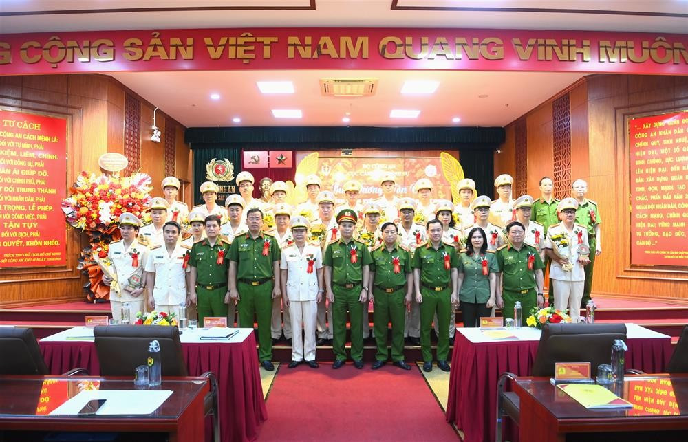 Cục Cảnh sát hình sự biểu dương, tôn vinh 34 điển hình tiên tiến trong phong trào thi đua “Vì an ninh Tổ quốc”, giai đoạn 2025 – 2030. atx-5958.jpg