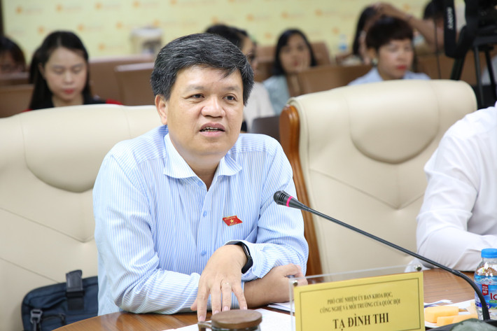 Phó Chủ nhiệm Ủy ban Khoa học, Công nghệ và Môi trường Tạ Đình Thi chia sẻ tại tọa đàm. Ảnh: Duy Thông Phó Chủ nhiệm Ủy ban Khoa học, Công nghệ và Môi trường Tạ Đình Thi chia sẻ tại tọa đàm. Ảnh: Duy Thông