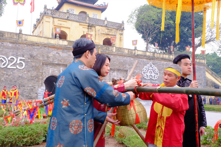 Làm nghi lễ dựng cây nêu dscf0320.jpg