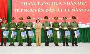 Phó Chủ tịch Quốc hội Nguyễn Thị Thanh thăm, chúc Tết Công an tỉnh Ninh Thuận