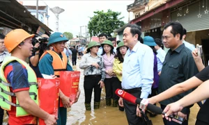 Một số hình ảnh Chủ tịch Quốc hội Trần Thanh Mẫn kiểm tra tình hình và chỉ đạo khắc phục thiệt hại do bão số 3 gây ra trên địa bàn Thái Nguyên