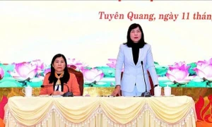 Chủ tọa điều hành hội nghị Tuyên Quang