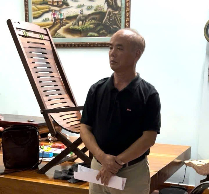 Nguyên Trưởng Phòng TNMT huyện Bảo Lâm Nguyễn Bá Đông tại thời điểm bị bắt 1.jpg