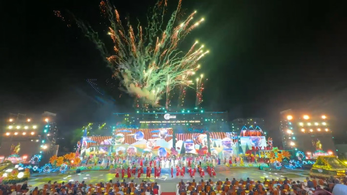 Chương trình bắn pháo hoa khai mạc Festival Hoa Đà Lạt lần thứ X năm 2024 13.jpg