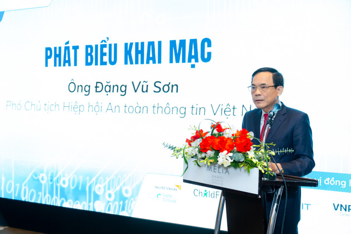 Phó chủ tịch VNISA, Nguyên trưởng ban Ban Cơ yếu Chính phủ ông Đặng Vũ Sơn phát biểu khai mạc ong-dang-vu-son.jpg