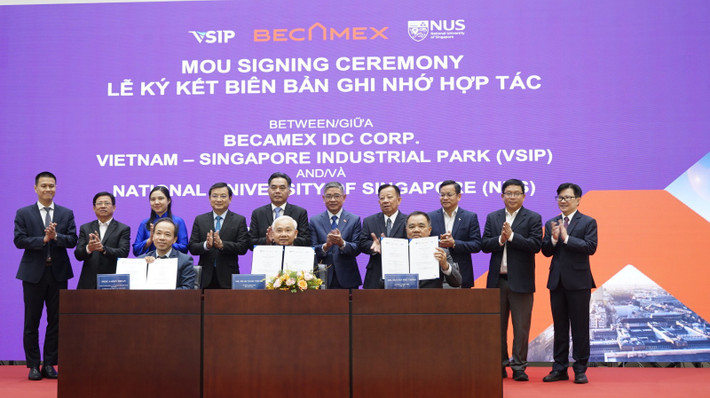 Lễ ký kết biên bản hợp tác giữa Tổng Công ty Becamex IDC, VSIP và NUS dsc5426.jpg