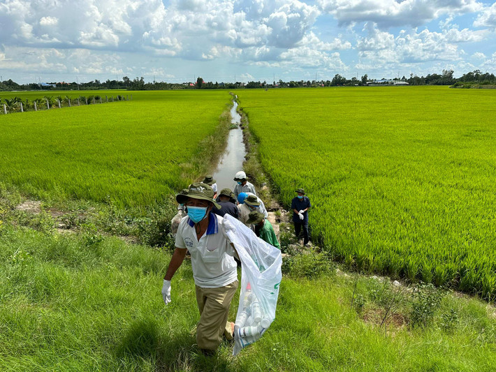 Trong 2 năm đầu triển khai chương trình đã tổ chức thu gom và xử lý hơn 20 tấn bao gói thuốc bảo vệ thực vật sau sử dụng Tập huấn sử dụng drone phun thuốc bảo vệ thực vật an toàn, hiệu quả -0