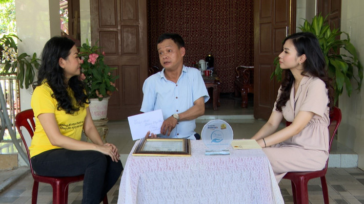 Phó Tổng giám đốc tập đoàn Tân Hiệp Phát Trần Uyên Phương và anh Lê Quang Toán trong chương trình Nối trọn yêu thương. “Hiệp sĩ tình nguyện” và câu chuyện vượt lên nghịch cảnh lan tỏa cảm hứng -0