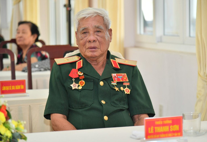 Thiếu tướng Lê Thanh Sơn trong một sự kiện họp mặt cựu chiến binh tại Kiên Giang, nhân kỷ niệm 49 năm Ngày giải phóng miền Nam (30.4.1975-30.4.2024) “Giải phóng Cần Thơ, anh em chúng tôi vui mừng không sao ngủ được”