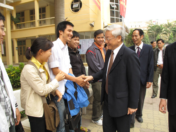Chủ tịch Quốc hội Nguyễn Phú Trọng với cán bộ, sinh viên Trường ĐH Khoa học Xã hội và Nhân văn, ĐHQGHN. Hà Nội, ngày 16.11.2010 (Ảnh: Bùi Tuấn) Những tình cảm đặc biệt của Tổng Bí thư Nguyễn Phú Trọng dành cho Đại học Quốc gia Hà Nội -0