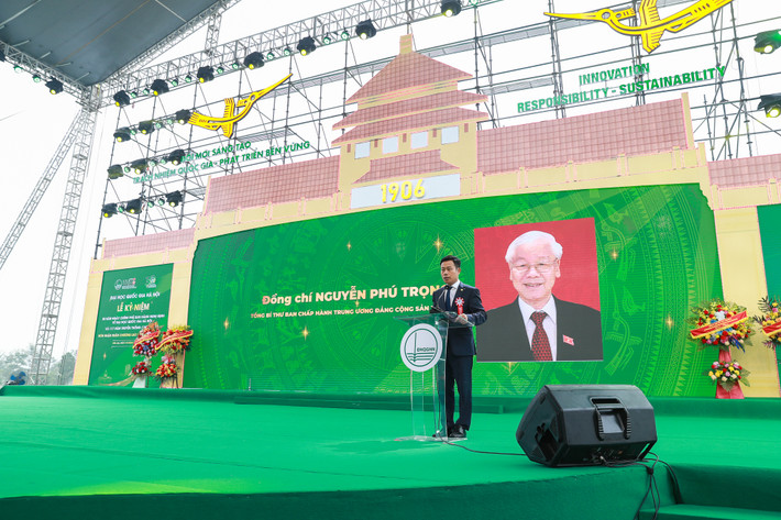 Giám đốc Đại học Quốc gia Hà Nội Lê Quân đọc thư của Tổng Bí thư Nguyễn Phú Trọng gửi nhân dịp kỷ niệm 30 năm ngày Chính phủ ban hành Nghị định về Đại học Quốc gia Hà Nội (10/12/1993 - 10/12/2023) và 117 năm truyền thống. Hòa Lạc - Hà Nội, ngày 10.12.2023 (Ảnh: Trần Quốc Toản) Những tình cảm đặc biệt của Tổng Bí thư Nguyễn Phú Trọng dành cho Đại học Quốc gia Hà Nội -0