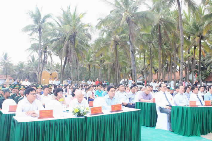 Các đại biểu dự lễ kỷ niệm Nghiên cứu và áp dụng các giải pháp dựa vào thiên nhiên nhằm bảo tồn và phục hồi đa dạng sinh học -0