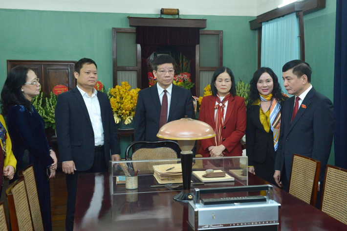 Tổng Thư ký Quốc hội, Chủ nhiệm Văn phòng Quốc hội Bùi Văn Cường dâng hương tưởng niệm Chủ tịch Hồ Chí Minh ảnh 4 Đoàn Đại biểu Văn phòng Quốc hội dâng hương tưởng niệm Chủ tịch Hồ Chí Minh