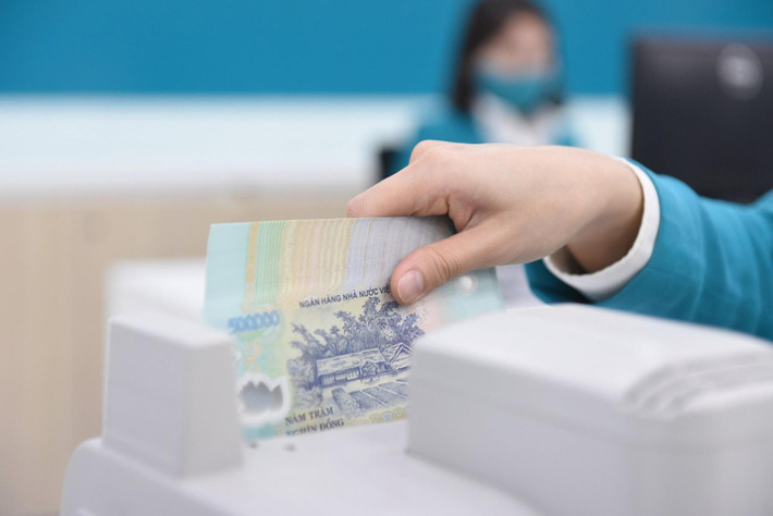 Ủy ban Kinh tế cho rằng, mặt bằng lãi suất cho vay tăng mạnh trong năm 2022 và vẫn còn duy trì ở mức cao trong Quý I.2023. Nguồn: ITN Từ ngày mai, trần lãi suất tiền gửi giảm còn 5%/năm -0