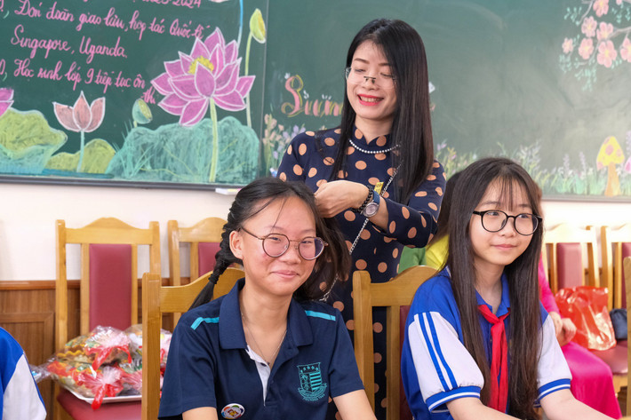 Hà Nội: Giáo viên, học sinh Singapore giao lưu với Trường THCS Thành Công ảnh 3 Giáo viên, học sinh Singapore giao lưu tại Trường THCS Thành Công -0
