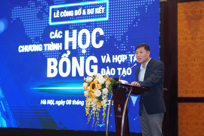 GS. Vũ Hà Văn, Giám đốc khoa học Quỹ VinIF VINIF tài trợ 62 tỷ đồng học bổng thạc sĩ và tiến sĩ và sau tiến sĩ năm 2022 -0