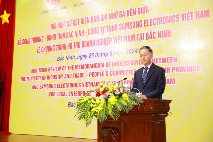 Ông Kim Tea Hoon, Phó Tổng Giám đốc phụ trách Trung tâm mua hàng Việt Nam, phát biểu tại sự kiện Samsung Việt Nam tiếp tục hỗ trợ doanh nghiệp Bắc Ninh phát triển nhà máy thông minh -0