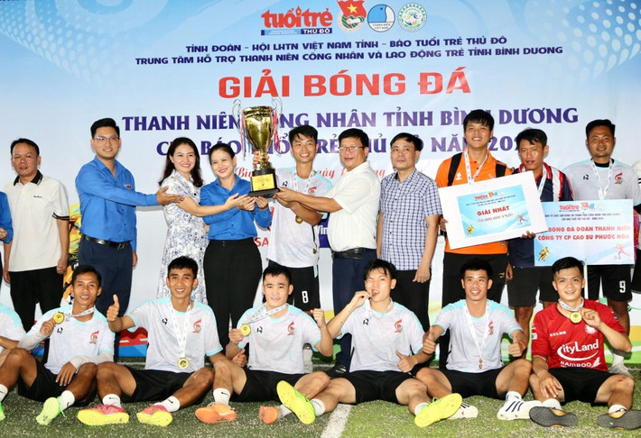 Đội bóng đá Cao su Phước Hòa đoạt Cúp Báo Tuổi trẻ Thủ đô năm 2024 ảnh 1 Đội bóng đá Cao su Phước Hòa đoạt Cúp Báo Tuổi trẻ Thủ đô năm 2024 -0