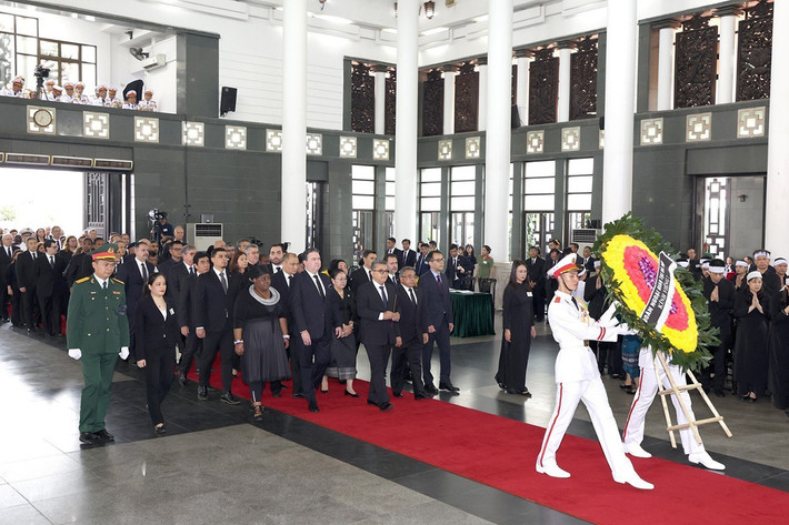 Lãnh đạo nhiều nước trên thế giới, cơ quan ngoại giao, tổ chức quốc tế tại Hà Nội viếng Tổng Bí thư Nguyễn Phú Trọng ảnh 15 Lãnh đạo nhiều nước trên thế giới, cơ quan ngoại giao, tổ chức quốc tế tại Hà Nội viếng Tổng Bí thư Nguyễn Phú Trọng -0