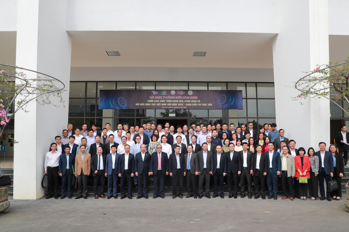 Các đại biểu tham dự Hội nghị Phát triển các viện nghiên cứu, trường đại học trở thành chủ thể nghiên cứu mạnh -0