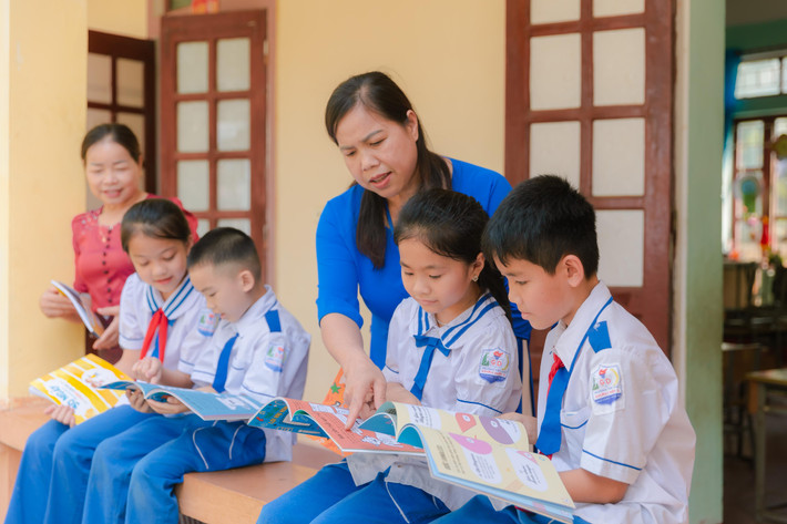 Những đầu sách mới mang đến cơ hội tiếp cận kiến thức cho học sinh. Ảnh: TH Chung tay xây dựng