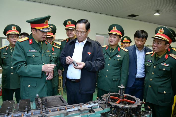 Phó Chủ tịch Quốc hội, Thượng tướng Trần Quang Phương làm việc với Nhà máy Z113 và Nhà máy Z129 thuộc Tổng cục Công nghiệp Quốc phòng ảnh 5 Phó Chủ tịch Quốc hội, Thượng tướng Trần Quang Phương làm việc với Nhà máy Z113 và Nhà máy Z129 thuộc Tổng cục Công nghiệp Quốc phòng
