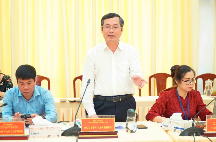 Thứ trưởng Bộ Giáo dục và Đào tạo Nguyễn Văn Phúc làm việc với Ban Chỉ đạo thi tốt nghiệp năm 2024 TP. Cần Thơ Cần Thơ: Chuẩn bị sẵn sàng cho kỳ thi Tốt nghiệpTHPT 2024 -0