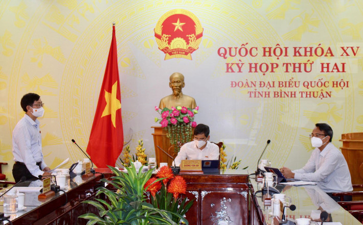 Phó trưởng đoàn ĐBQH tỉnh Bình Thuận Nguyễn Hữu Thông thảo luận về Dự thảo Luật Thi đua, khen thưởng Phó trưởng đoàn ĐBQH tỉnh Bình Thuận Nguyễn Hữu Thông thảo luận về Dự thảo Luật Thi đua, khen thưởng