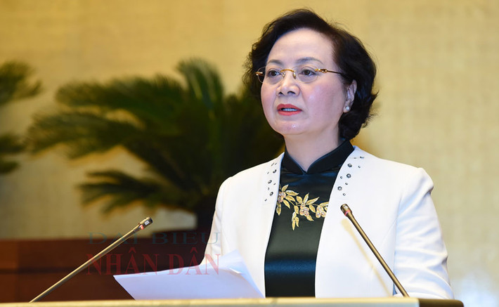 Bộ trưởng Bộ Nội vụ Phạm Thị Thanh Trà trình bày tờ trình về dự án Luật Thi đua, khen thưởng (sửa đổi) Ảnh: Quang Khánh Bộ trưởng Bộ Nội vụ Phạm Thị Thanh Trà trình bày tờ trình về dự án Luật Thi đua, khen thưởng (sửa đổi) Ảnh: Quang Khánh
