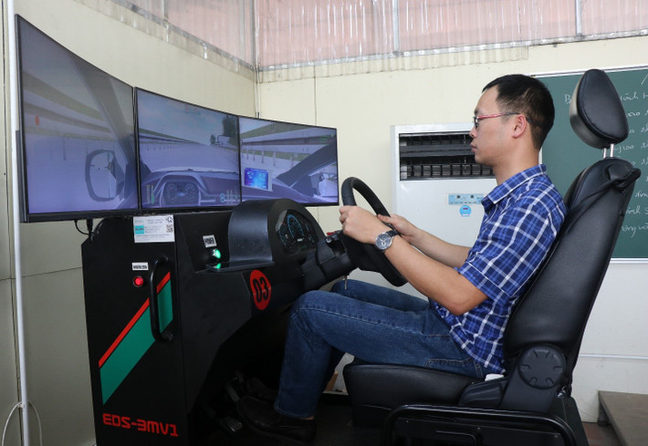 Các phòng học được Trung tâm trang bị hệ thống máy móc, tập lái hiện đại. Khẳng định chất lượng của Trung tâm đào tạo, sát hạch lái xe hàng đầu tại Bắc Ninh -0