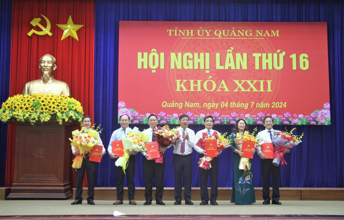 Quảng Nam quyết định phân công, điều động nhiều lãnh đạo chủ chốt. Ảnh: CĐ Quảng Nam công bố điều động, bổ nhiệm nhiều lãnh đạo chủ chốt -0