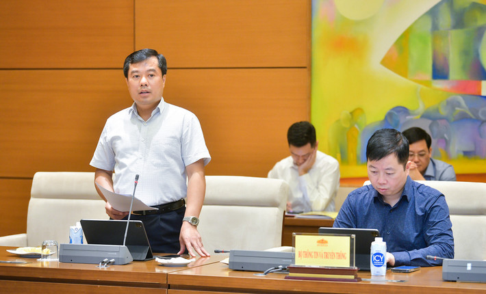 Phó Chủ nhiệm Văn phòng Quốc hội Nguyễn Mạnh Hùng phát biểu tại cuộc làm việc. Phó Chủ tịch Quốc hội, Thượng tướng Trần Quang Phương chủ trì cuộc họp rà soát công tác chuẩn bị Kỳ họp thứ 7, Quốc hội Khóa XV -0