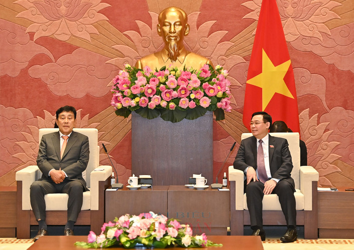 Chủ tịch Quốc hội Vương Đình Huệ tiếp Chủ tịch Ủy ban Chiến lược toàn cầu Tập đoàn Tài chính Hana Hàn Quốc Kim Jung Tai. Ảnh: Lâm Hiển Chủ tịch Quốc hội Vương Đình Huệ tiếp lãnh đạo Tập đoàn Tài chính Hana Hàn Quốc -0