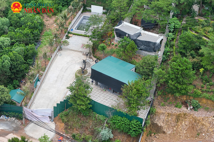 Ngoài cổng khu du lịch này cũng không được treo biển tên Hà Nội: Hàng loạt homestay, khu du lịch sinh thái xây dựng trên đất rừng Sóc Sơn tiềm ẩn nguy cơ sạt lở -0