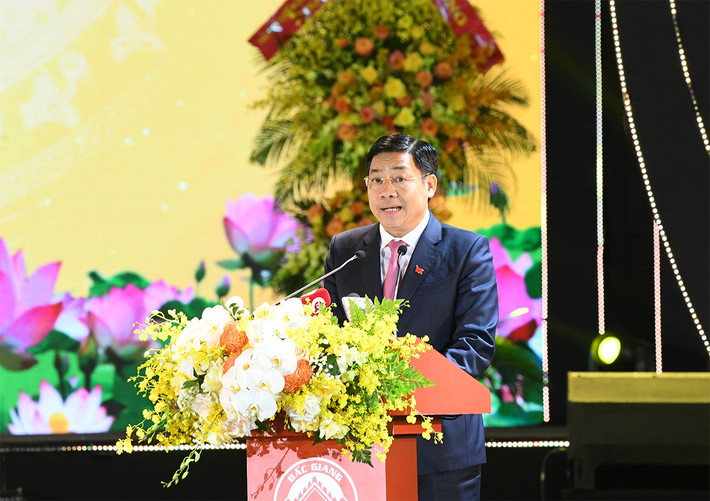 Chủ tịch Quốc hội Vương Đình Huệ dự Lễ công bố Nghị quyết của Ủy ban Thường vụ Quốc hội thành lập thị xã Việt Yên, tỉnh Bắc Giang ảnh 9 Chủ tịch Quốc hội Vương Đình Huệ dự Lễ công bố Nghị quyết của Ủy ban Thường vụ Quốc hội thành lập thị xã Việt Yên, tỉnh Bắc Giang