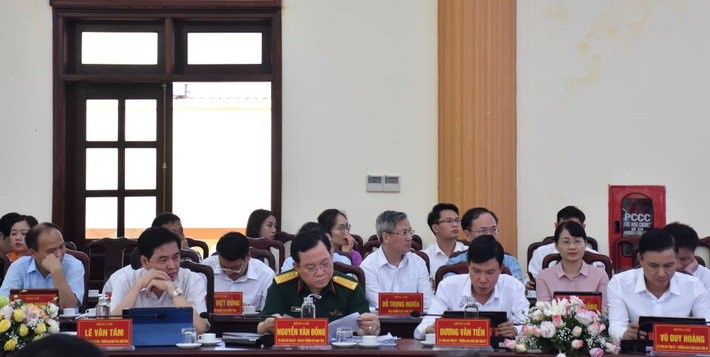 Các đại biểu dự hội nghị Đường lớn đã mở - Phổ Yên cần nêu cao quyết tâm trở thành đô thị loại I trước năm 2030 -0