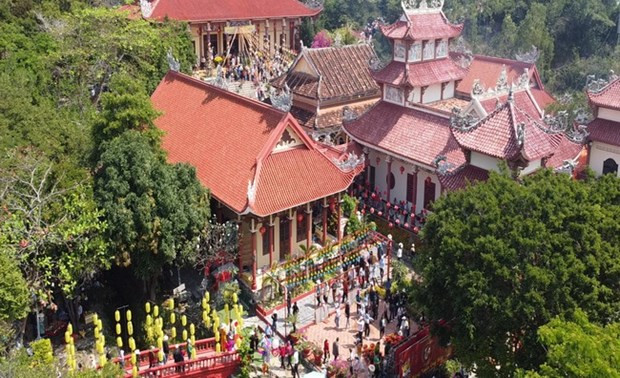 Lễ hội chùa Ông Núi tại thị trấn Cát Tiến, huyện Phù Cát, Bình Định. Nguồn: Báo Bình Định Bảo tồn văn hóa dân tộc thiểu số gắn với phát triển du lịch Bình Định -0
