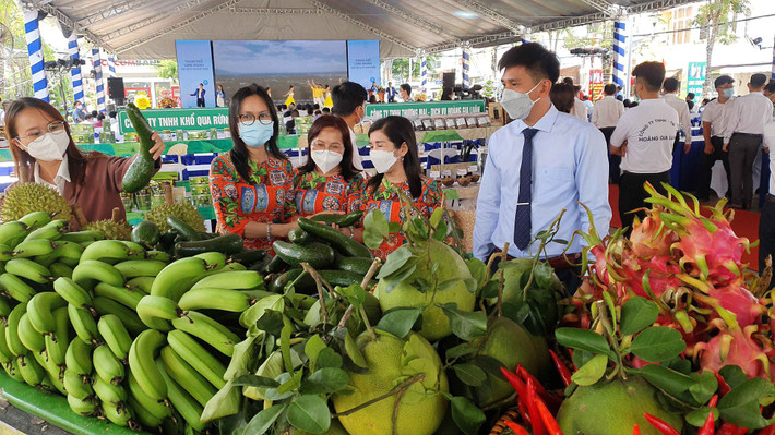 Lễ hội Trái cây Long Khánh nhằm giới thiệu, quảng bá và kết nối sản phẩm nông sản, trái cây, dịch vụ du lịch của TP. Long Khánh. Nguồn: ITN Lễ hội Trái cây Long Khánh nhằm giới thiệu, quảng bá và kết nối sản phẩm nông sản, trái cây, dịch vụ du lịch của TP. Long Khánh. Nguồn: ITN