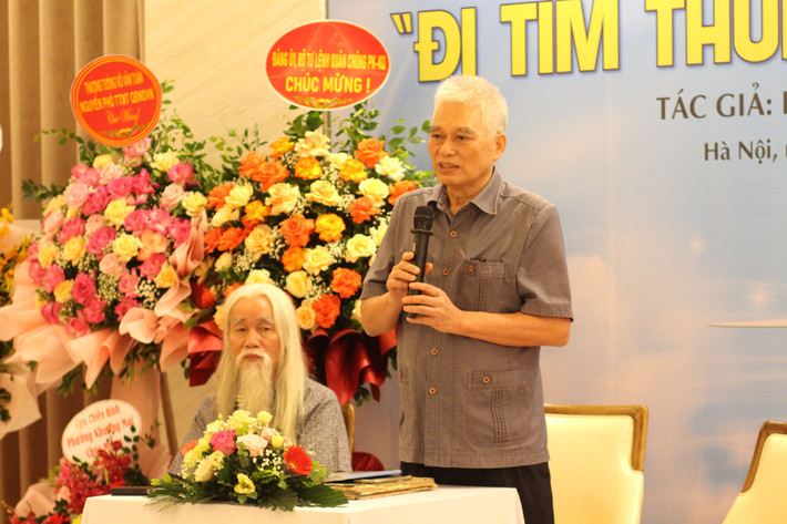 Trung tướng, Anh hùng LLVTND Phạm Phú Thái tại giao lưu ra mắt sách "Đi tìm thung lũng MiG" sáng 9.9. Ảnh: KMS ppt.jpg -0