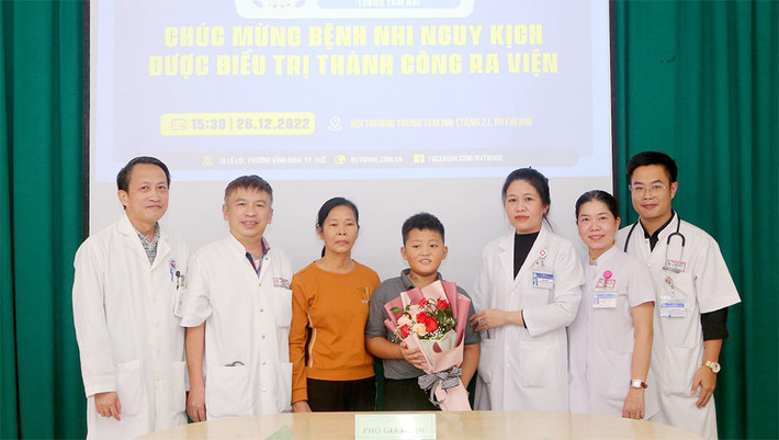 Trung tâm Nhi BVTW Huế chúc mừng bệnh nhân Phạm H. V.10 tuổi Hy hữu: Bệnh viện Trung ương Huế cứu sống một bệnh nhi nguy kịch phải chỉ định đặt VV-ECMO -0