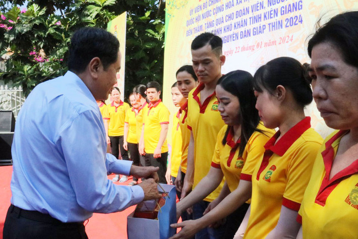 Phó Chủ tịch Thường trực Quốc hội Trần Thanh Mẫn thăm, chúc Tết tại Kiên Giang ảnh 8 Phó Chủ tịch Thường trực Quốc hội Trần Thanh Mẫn thăm, chúc Tết tại Kiên Giang -0